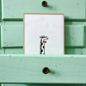 incisione giraffa, occhiali, telescopio, papillon rosso, animale, illustrazione, arte, umorismo, linoleum, minimalista, Sandr