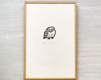 gravure hibou, petit duc, pois or, oiseau, minimaliste, humour, linogravure, art, décoration murale, illustration, Sandrine Péron