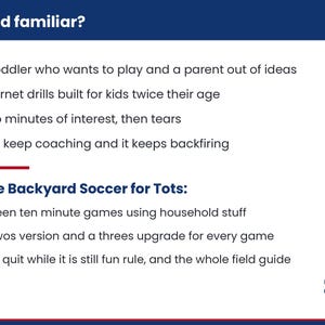 Pu&ograve; includere: Un grafico informativo bianco con testo blu scuro intitolato Sound familiar? che elenca le comuni sfide genitoriali con l'allenamento di calcio. Include una sezione intitolata Inside Backyard Soccer for Tots che descrive quindici giochi da dieci minuti, varianti e una guida al campo, con un piccolo logo a stemma nell'angolo in basso a destra.