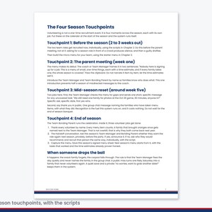 Pu&ograve; includere: Un documento bianco intitolato The Four Season Touchpoints, con testo in blu scuro che delinea quattro fasi di gestione dei volontari: Before the season, The parent meeting, Mid-season reset, End of season, oltre a una sezione sulla gestione dei compiti mancati.