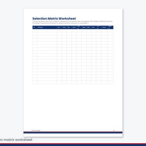 Pu&ograve; includere: Un documento Selection Matrix Worksheet su sfondo bianco con una riga di intestazione blu scuro contenente colonne per numero giocatore, nome e varie categorie di prestazioni, con diverse righe vuote per l'inserimento dei dati.