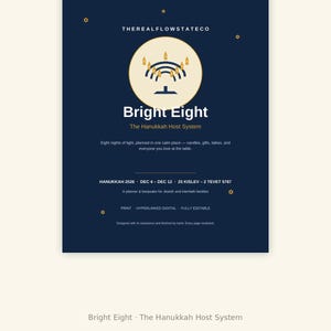 Può includere: Una copertina per agenda blu scuro intitolata Bright Eight The Hanukkah Host System. Presenta un grafico circolare centrale di una menorah con otto candele, piccole stelle dorate e testo che dettaglia le date di Hanukkah 2026 e le funzioni.