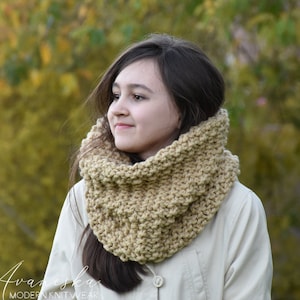 Women's Knitted Winter Woolen Chunky Scarf, Bulky Scarf, Snood Scarf, Neck Warmer, Chunky Cowl, Collar Scarf | THE HERSHEY