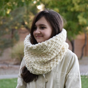 Knitted Bulky Collar Scarf