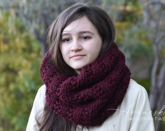 Women's Knitted Chunky Winter Woolen Chunky Scarf, Bulky Scarf, Snood Scarf, Neck Warmer, Chunky Cowl, Collar Scarf | THE PITTSBURGH