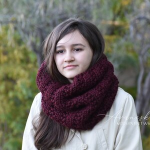 Women&#39;s Knit Crochet Winter Woolen Chunky Neck Warmer Cowl Scarf | THE PITTSBURGH