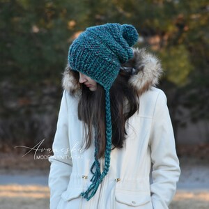 Woman's Slouchy Bonnet Style Hat With Pom Pom