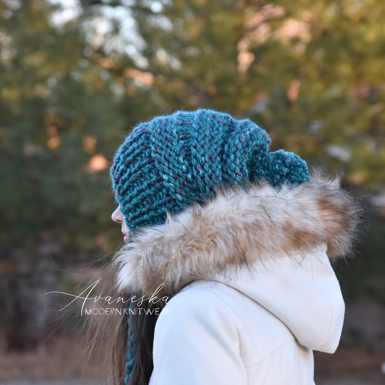 Woman's Slouchy Bonnet Style Hat With Pom Pom