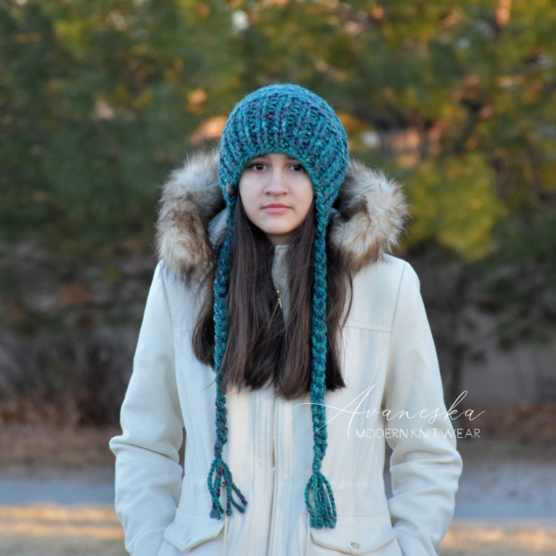 Woman's Slouchy Bonnet Style Hat With Pom Pom