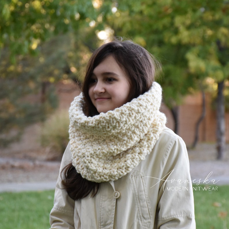 Knitted Bulky Collar Scarf