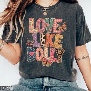 Comfort Colors® Love Like Dolly Shirt Memorial Kindness Tee, Western Retro Patchwork Butterfly T-Shirt, Country Music Icon Tribute Top
