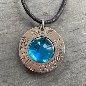 Saturn portable sundial , a jewelry for aesthetes