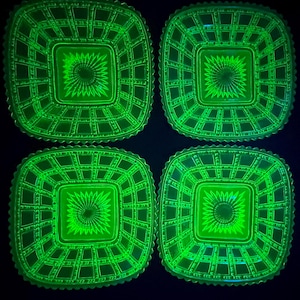 Antique Imperial Beaded Block Depression Glass Green Luncheon Plates 4 Uranium