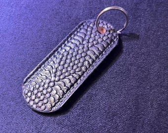 Porte-clés en cuir estampé