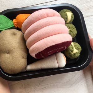 Pretend Play Felt Food Roast Dinner Set with Vegetables & Roasting Tin