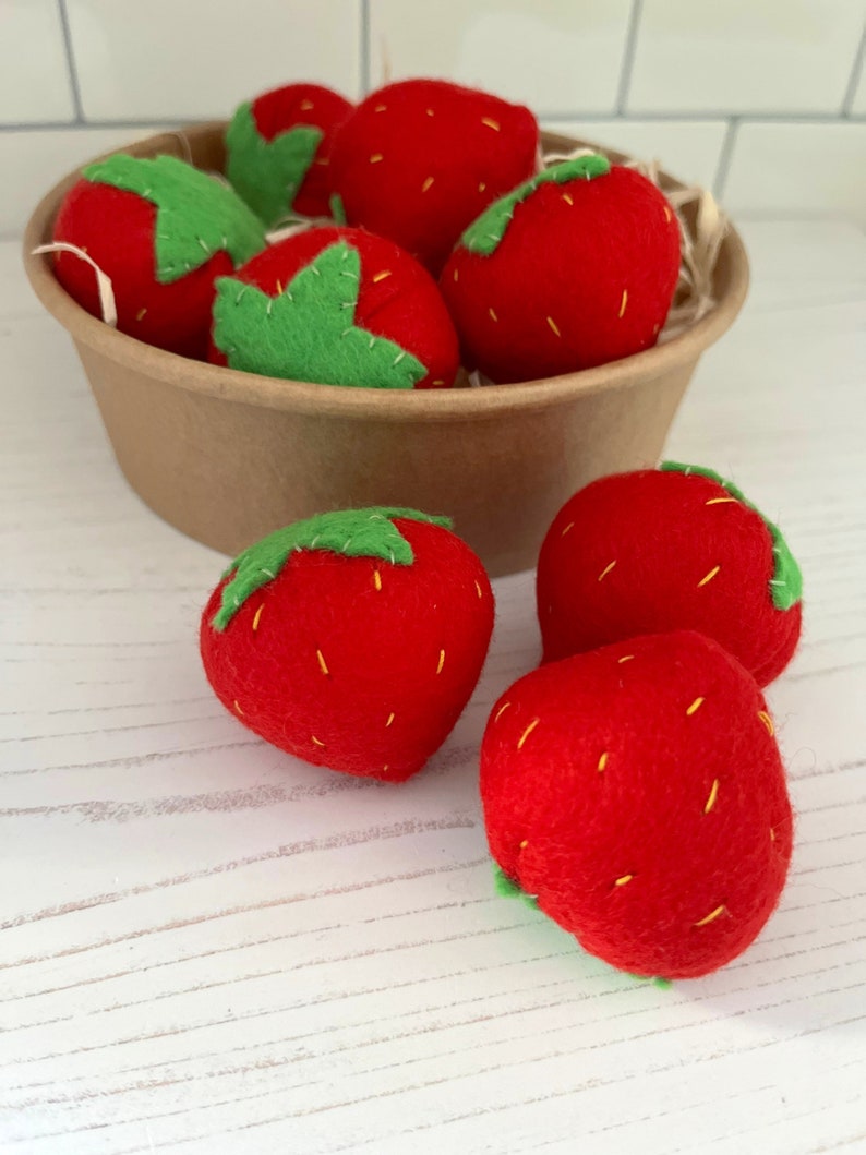 Pretend Play Felt Food Strawberries Set of 8 image 3