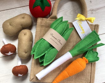 Pretend Play Felt Food Vegetable Collection with Mini Jute Shopping Bag