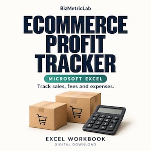 Puede incluir: Un gráfico de producto digital titulado BizMetricLab ECOMMERCE PROFIT TRACKER para Microsoft Excel. El texto dice Track sales, fees and expenses. Debajo hay dos cajas de envío de cartón marrón con iconos de carrito de compras y una calculadora negra.
