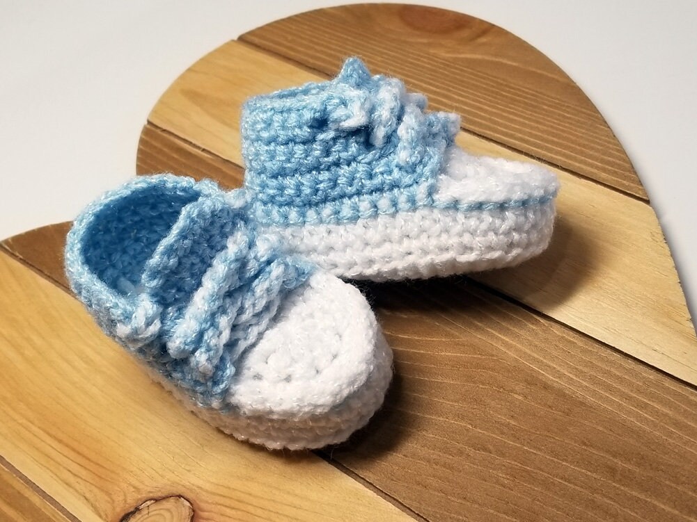 gender neutral newborn shoes