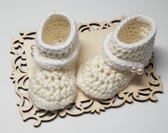 Botas de niña- Botines de bebé de ganchillo- Botines cremosos de marfil- Zapatos de niña- Hecho a mano en los EE.UU.- Para recién nacido- Para bebé- Regalo para bebé