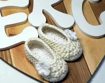 Zapatos de bebé de ganchillo- Zapatos de bebé de marfil- Zapatos de niña cremosos- Zapatos de niña- Hecho a mano en los EE.UU.- Gran regalo para recién nacidos- Para bebés