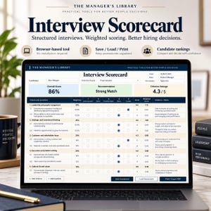 Puede incluir: Una pantalla de portátil que muestra una interfaz de software de tarjeta de puntuación de entrevista con columnas para criterios, ponderación, puntuación y notas. El panel muestra los detalles del candidato y un 86% de puntuación.