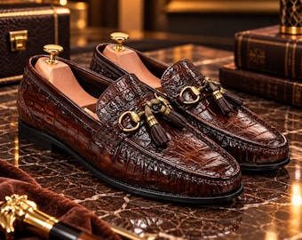 Handgemaakte loafers met kwastjes van leer met krokodillenprint