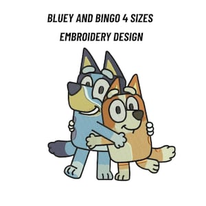 Peut inclure: Un motif de broderie représentant les personnages de dessin animé Bluey et Bingo en train de s'enlacer. Le texte au-dessus des personnages indique BLUEY AND BINGO 4 SIZES EMBROIDERY DESIGN. Les personnages sont en bleu, orange et crème.