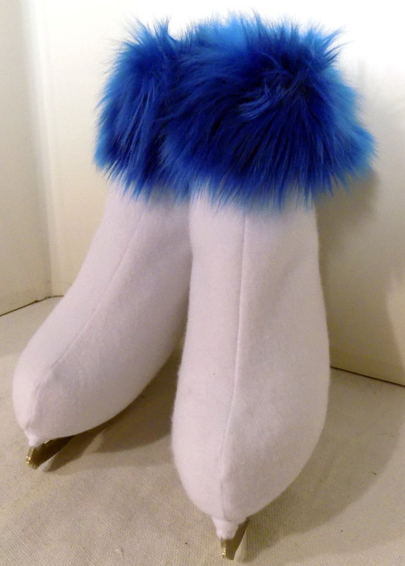 Melvage/'s Ice Skate Boot Warmer Covers Blue Off-The-Cuff in White and Cobalt Blue Luxury Shag Size 7-10