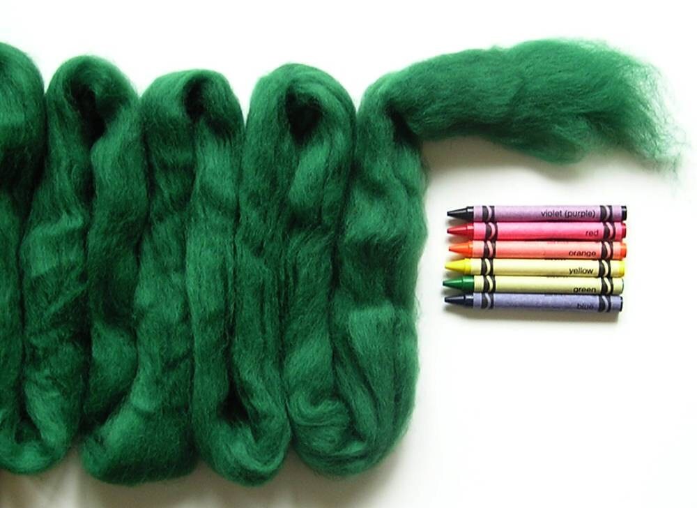 CORRIEDALE WOOL ROVING / Christmas Green 1 ounce / corriedale sliver …