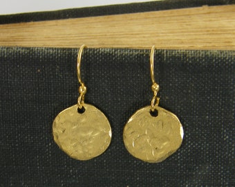 Small Gold Disc Earring, Simple Hammered Gold Circle PIERCED Earrings, Modern Everyday Jewelry |EB2-38