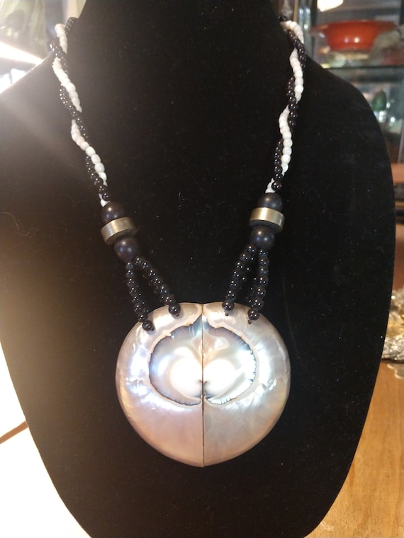Vintage Pearlized Sea Shell Ammonite Necklace