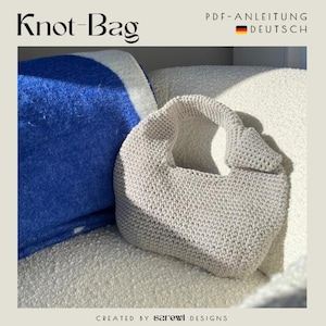 May include: A light beige crochet knot-bag with a single handle and a textured stitch pattern. The image includes the text Knot-Bag and PDF-ANLEITUNG DEUTSCH, along with the brand name Sarewl Designs at the bottom of the frame.