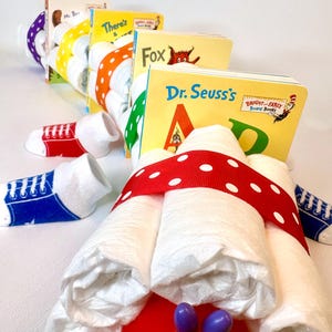 Book Worm Diaper Cake, Book Diaper Cake, Storybook Baby Shower, Diaper Cake, Storybook, Caterpillar Diaper Cake, Baby Shower Centerpiece imagem 7