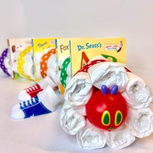 Book Worm Diaper Cake, Book Diaper Cake, Storybook Baby Shower, Diaper Cake, Storybook, Caterpillar Diaper Cake, Baby Shower Centerpiece imagem 3