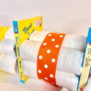 Book Worm Diaper Cake, Book Diaper Cake, Storybook Baby Shower, Diaper Cake, Storybook, Caterpillar Diaper Cake, Baby Shower Centerpiece imagem 9