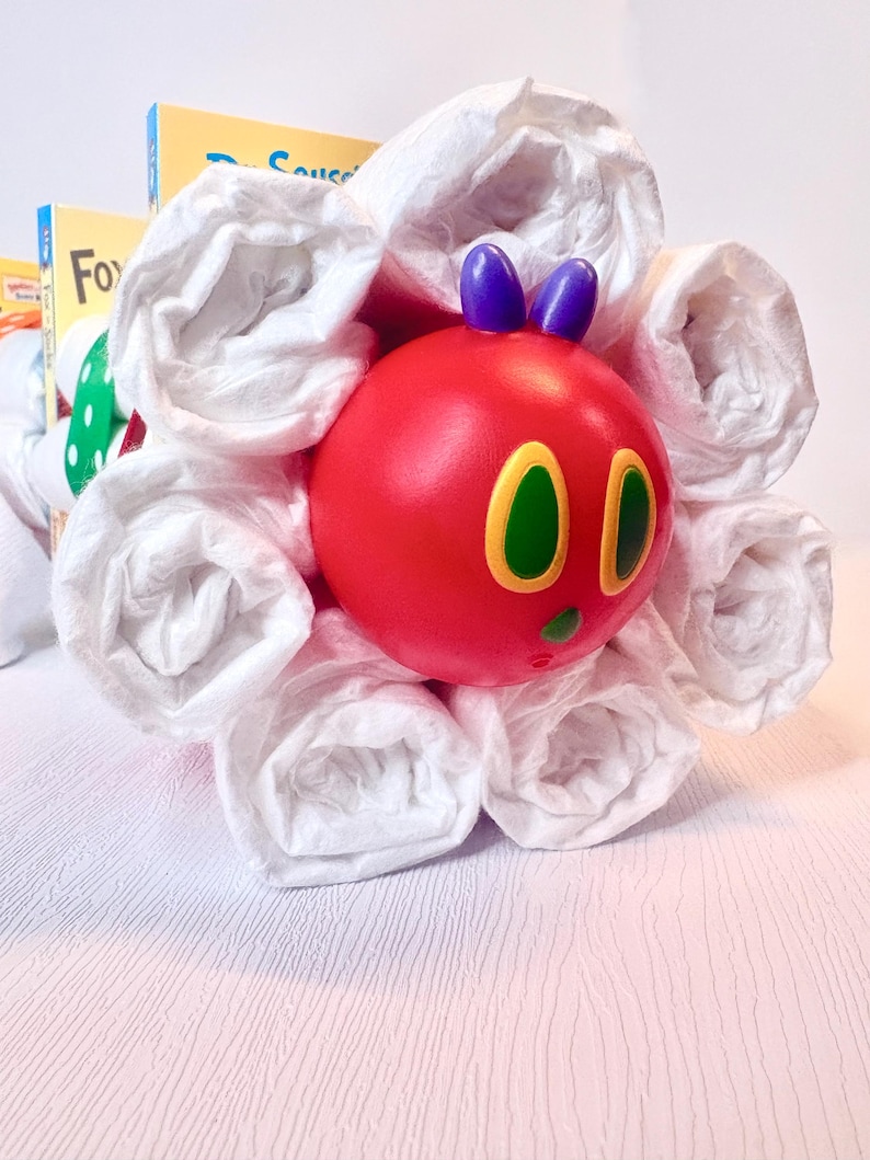 Book Worm Diaper Cake, Book Diaper Cake, Storybook Baby Shower, Diaper Cake, Storybook, Caterpillar Diaper Cake, Baby Shower Centerpiece imagem 5