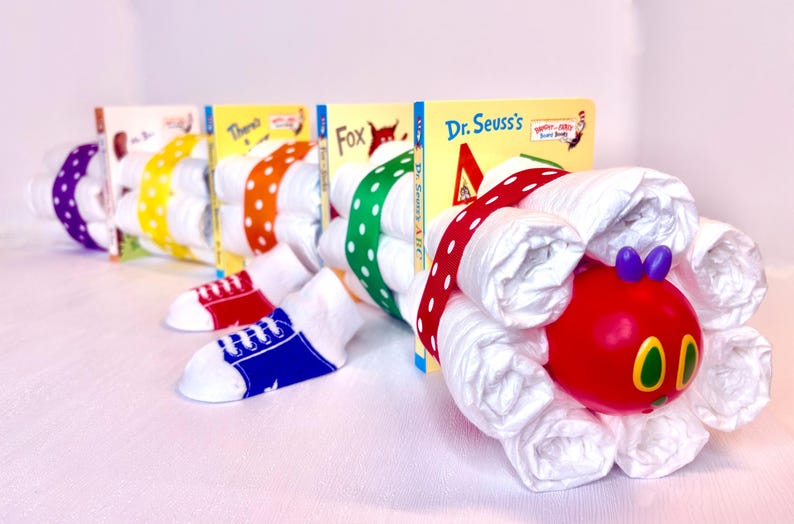 Book Worm Diaper Cake, Book Diaper Cake, Storybook Baby Shower, Diaper Cake, Storybook, Caterpillar Diaper Cake, Baby Shower Centerpiece imagem 13