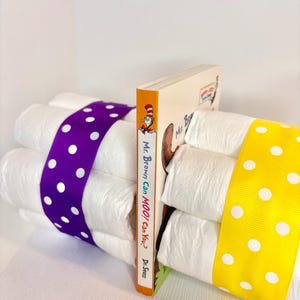 Book Worm Diaper Cake, Book Diaper Cake, Storybook Baby Shower, Diaper Cake, Storybook, Caterpillar Diaper Cake, Baby Shower Centerpiece imagem 8