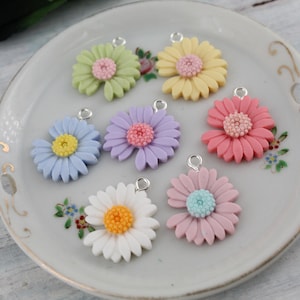Assorted Mini Daisy Resin Charms Flat Back Cabochon Packs Handmade DIY Jewelry Earring Necklace Bracelet Decorations