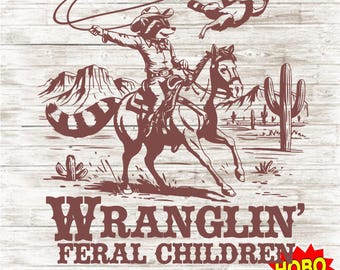 Wranglin’ Feral Kids PNG, Zabawna sublimacja Western Mom, Humor dzikiego dziecka Raccoon, Modna koszulka Country do pobrania cyfrowego
