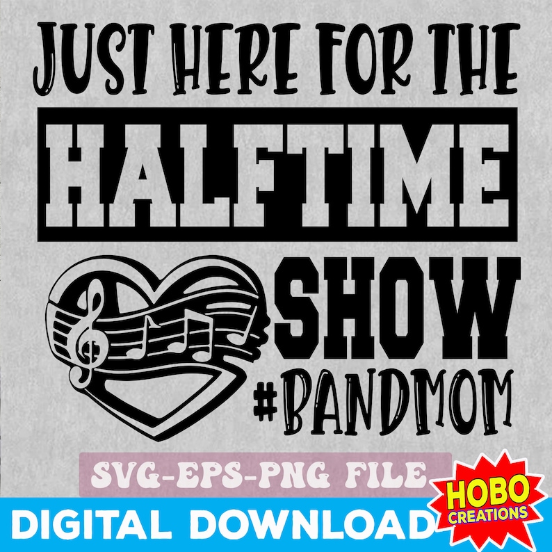 Pu&ograve; includere: Grafica in bianco e nero con il testo "Just here for the halftime show #bandmom". La grafica include un cuore con note musicali e una chiave di violino.