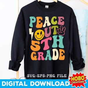 Peace Out 5th Grade 2024 Groovy Retro Svg, Peace Out Fifth Grade Svg, Laurea di quinta elementare, Ultimo giorno di scuola 2024 Regalo di laurea per bambini