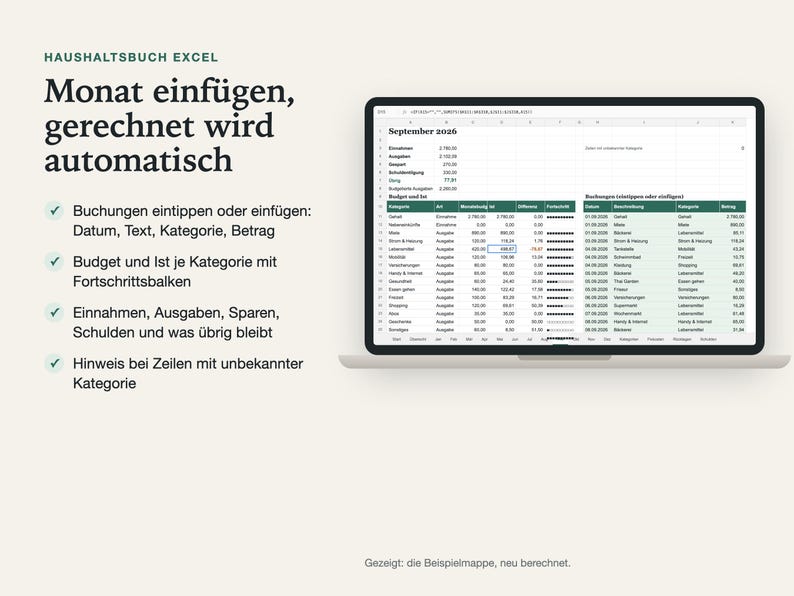 Monatsblatt des Haushaltsbuchs auf einem Laptop: rechts die Buchungen, links Budget und Ist je Kategorie mit Fortschrittsbalken und dem Betrag, der übrig bleibt.
