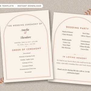 Può includere: Due cartoncini per il programma di matrimonio color crema con un bordo ad arco in tonalità arancione ruggine. Il testo include "THE WEDDING CEREMONY OF Amelia & Theodore", "ORDER OF CEREMONY", "WEDDING PARTY" e "IN LOVING MEMORY" con nomi.