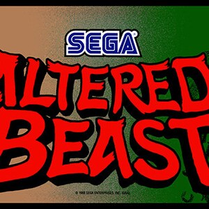 Puede incluir: Un gabinete de arcade de videojuegos con el título "ALTERED BEAST" en letras rojas, un ojo azul a la izquierda y un ojo rojo a la derecha. El logotipo de Sega está en la parte superior central del gabinete.