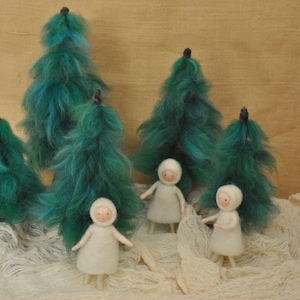 Nature Table Waldorf inspired Winter dolls : Snow child