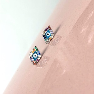 Tachas prateadas de arco-íris com mau-olhado