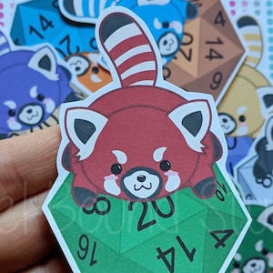 Niedlicher Kawaii roter Panda auf d20 Tabletop Stickers und Magneten