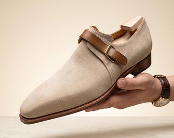 Scarpe da uomo in camoscio beige con fibbia, scarpe eleganti in pelle marrone con fibbia, calzature formali di lusso color cuoio, scarpe eleganti da matrimonio per uomo